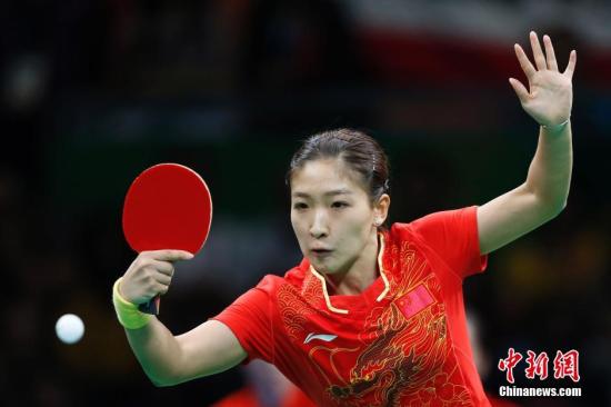 当地时间8月16日，2016里约奥运乒乓球女团决赛打响，中国队对阵德国队。图为刘诗雯在比赛中。/p中新网记者 盛佳鹏 摄