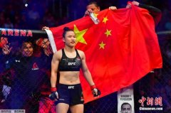 中国首位UFC冠军张伟丽卫冕金腰带 刷新中国格斗