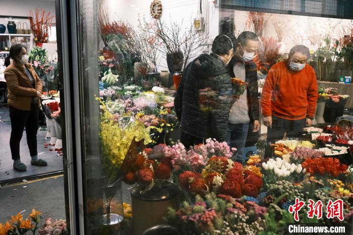 上海花市渐渐“复苏”。　殷立勤 摄